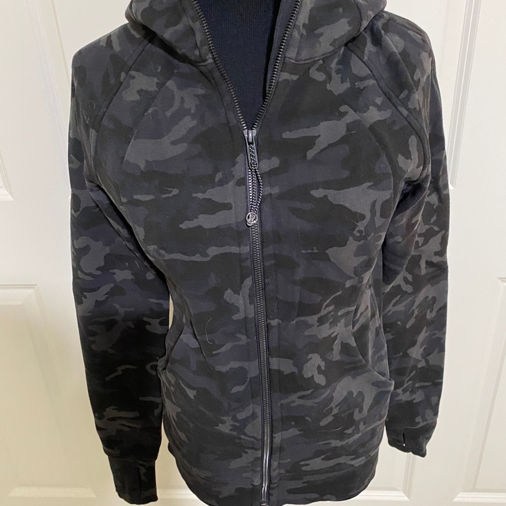 Lululemon long sleeve hooded camo sweatshirt jacket
